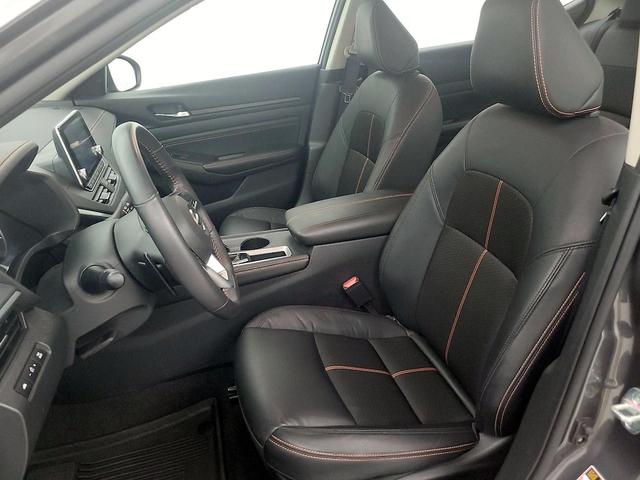 Photo of 2022 Black Nissan Altima