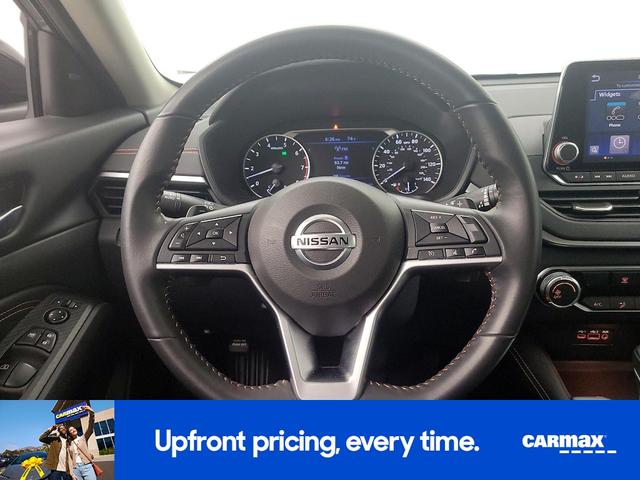 Photo of 2022 Black Nissan Altima