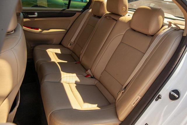 Photo of 2012 White Satin Pearl Hyundai Genesis