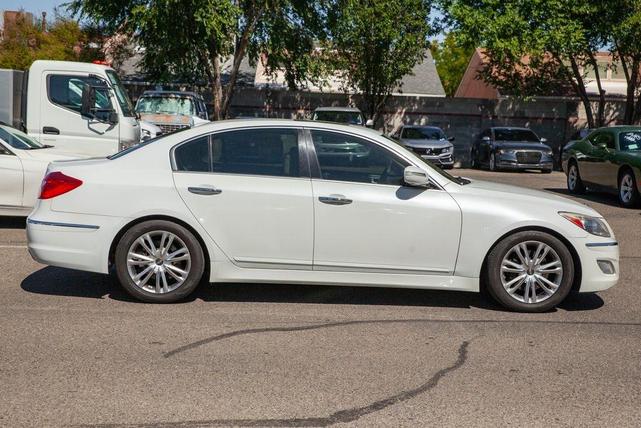 Photo of 2012 White Satin Pearl Hyundai Genesis