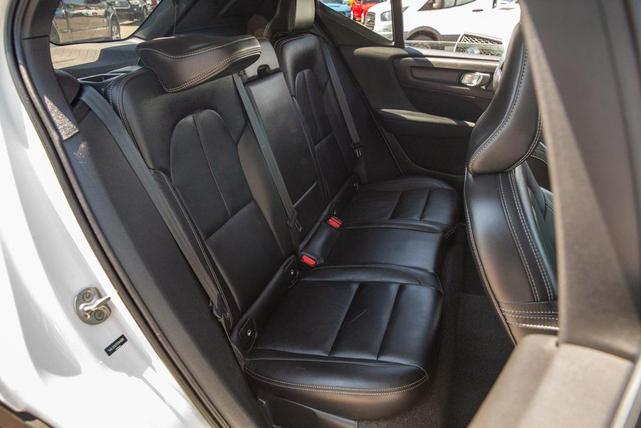 Photo of 2023 Crystal White Metallic Volvo XC40