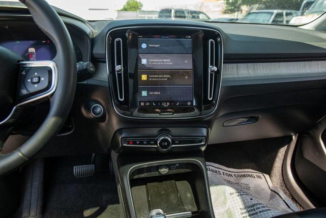Photo of 2023 Crystal White Metallic Volvo XC40