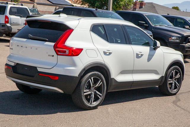 Photo of 2023 Crystal White Metallic Volvo XC40