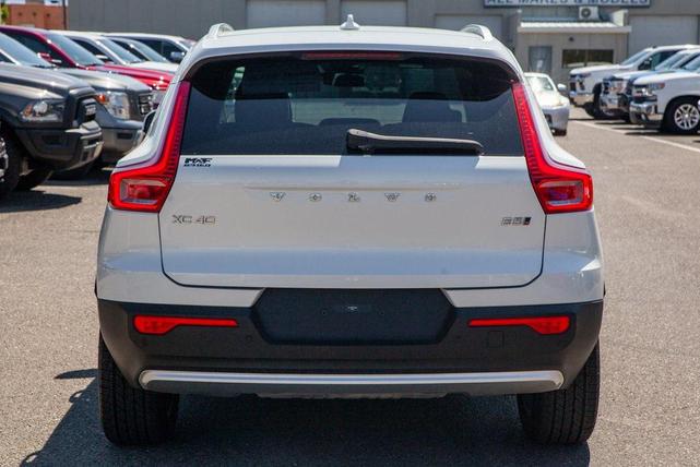 Photo of 2023 Crystal White Metallic Volvo XC40