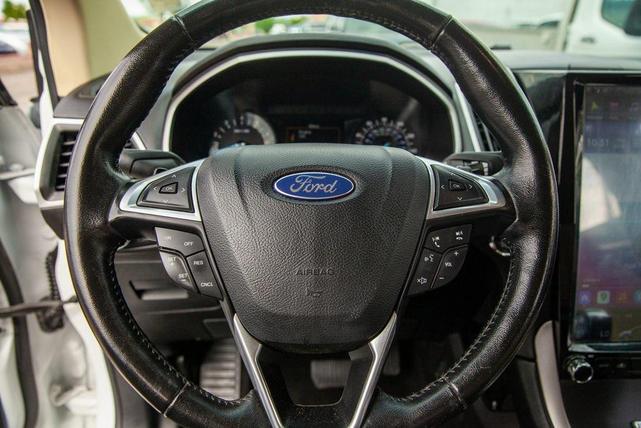 Photo of 2015 Oxford White Ford Edge