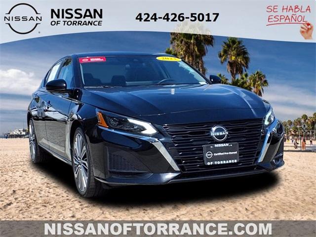 Photo of 2023 Black Nissan Altima