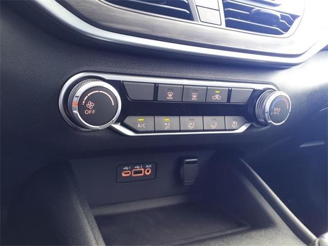 Photo of 2025 Glacier White Nissan Altima