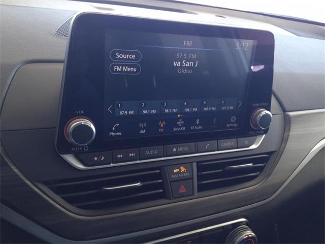 Photo of 2025 Glacier White Nissan Altima