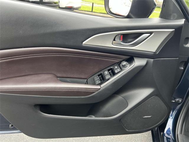 Photo of 2018 Deep Crystal Blue Mica Mazda Mazda3