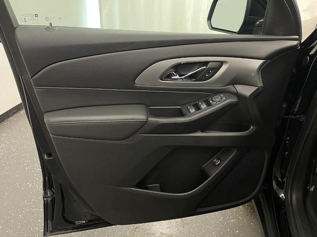 Photo of 2022 Mosaic Black Metallic Chevrolet Traverse