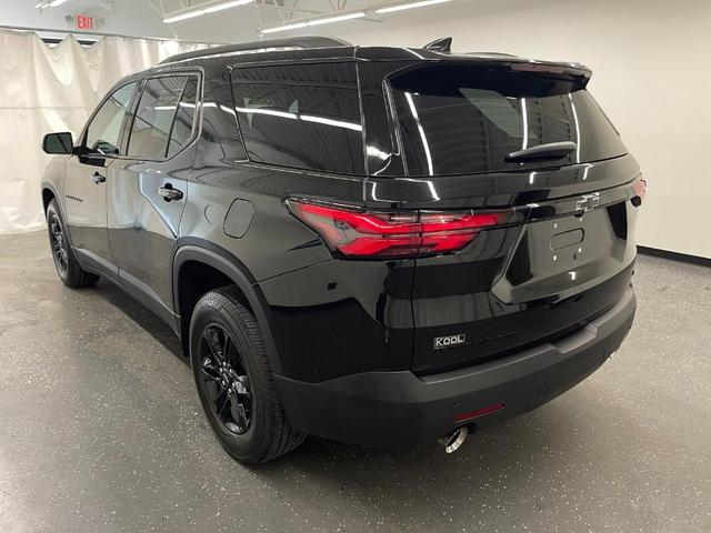 Photo of 2022 Mosaic Black Metallic Chevrolet Traverse