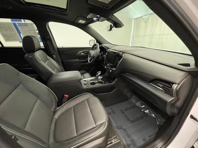 Photo of 2022 Iridescent Pearl Tricoat Chevrolet Traverse