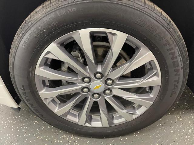Photo of 2022 Iridescent Pearl Tricoat Chevrolet Traverse