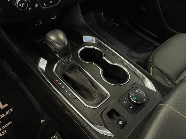 Photo of 2022 Iridescent Pearl Tricoat Chevrolet Traverse