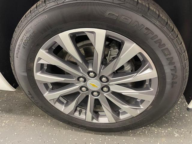 Photo of 2022 Iridescent Pearl Tricoat Chevrolet Traverse