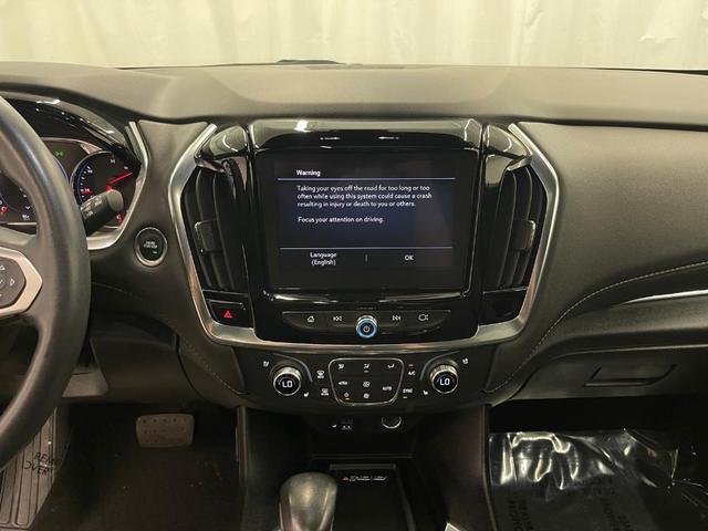 Photo of 2022 Iridescent Pearl Tricoat Chevrolet Traverse