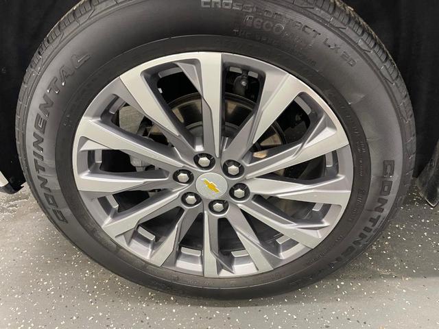 Photo of 2022 Iridescent Pearl Tricoat Chevrolet Traverse