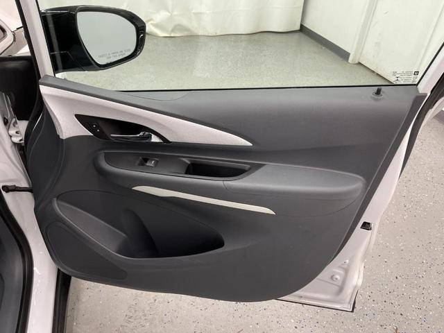 Photo of 2018 Summit White Chevrolet Bolt EV