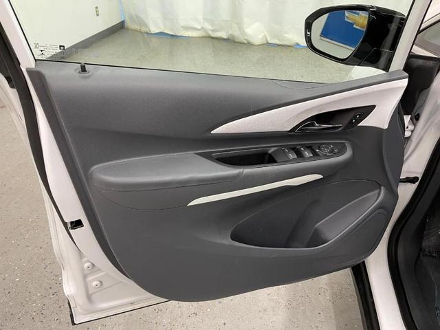 Photo of 2018 Summit White Chevrolet Bolt EV