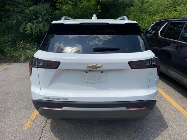 Photo of 2025 Summit White Chevrolet Equinox