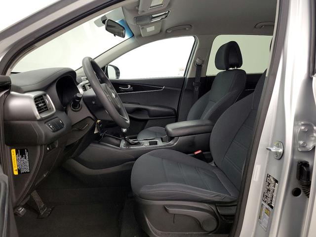 Photo of 2016 Gray Kia Sorento