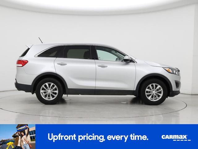 Photo of 2016 Gray Kia Sorento