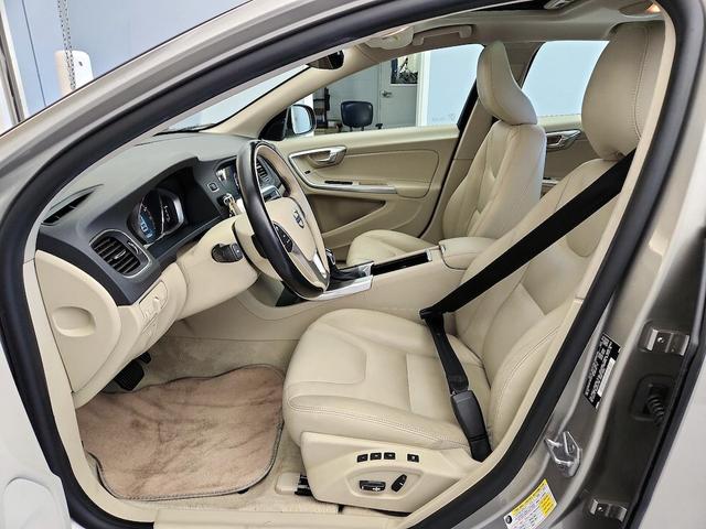 Photo of 2015 Gold Volvo S60