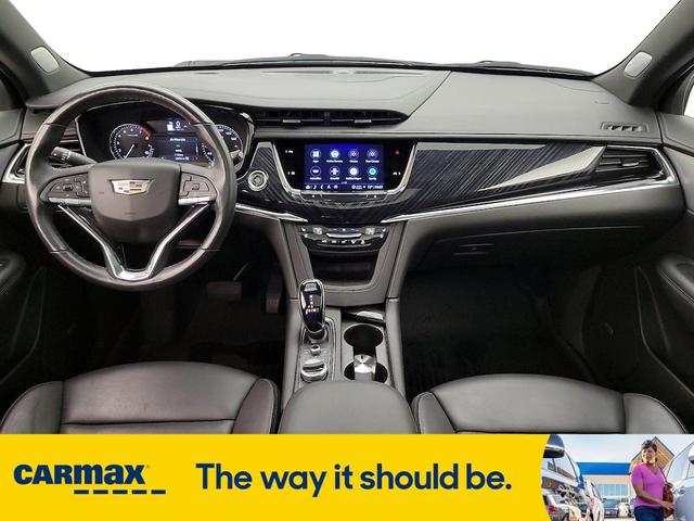 Photo of 2023 White Cadillac XT6
