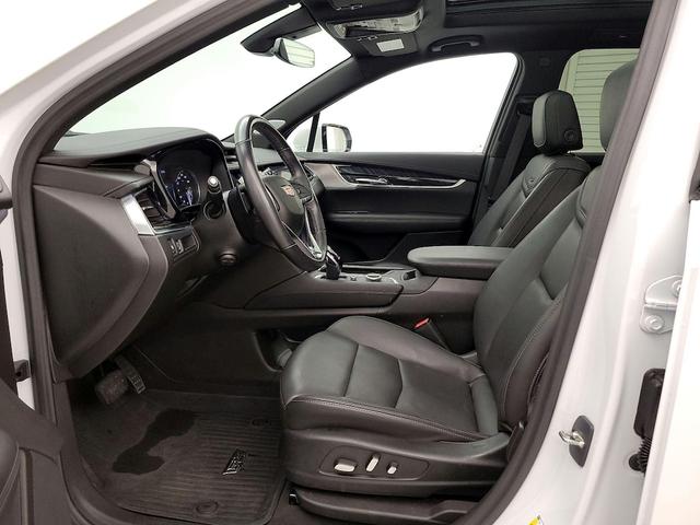 Photo of 2023 White Cadillac XT6