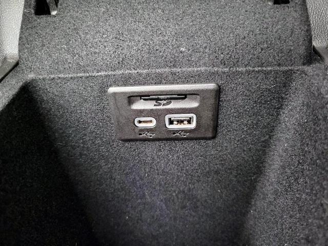 Photo of 2023 White Cadillac XT6