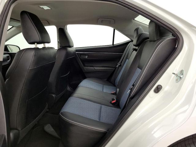 Photo of 2015 White Toyota Corolla