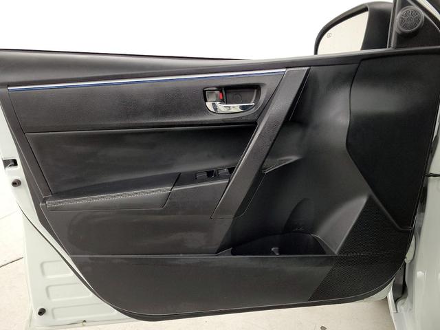 Photo of 2015 White Toyota Corolla