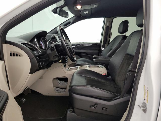 Photo of 2020 White Dodge Grand Caravan