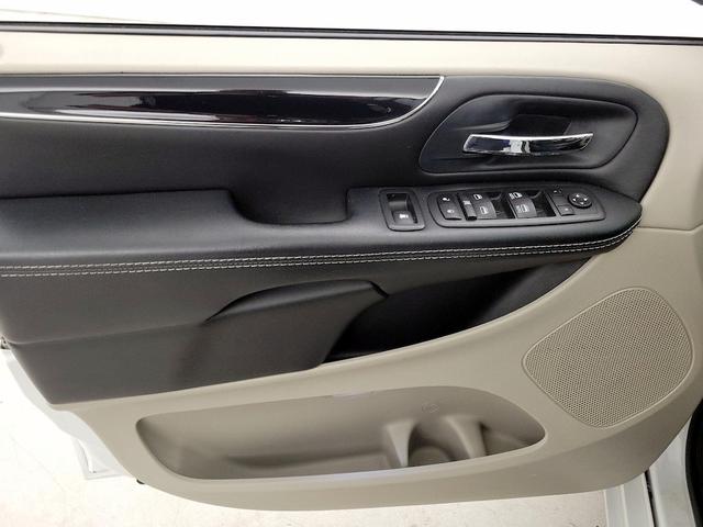 Photo of 2020 White Dodge Grand Caravan