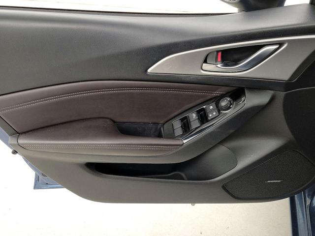 Photo of 2017 Blue Mazda Mazda3