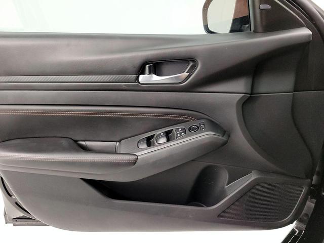 Photo of 2021 Black Nissan Altima