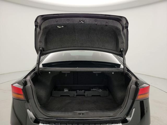 Photo of 2021 Black Nissan Altima