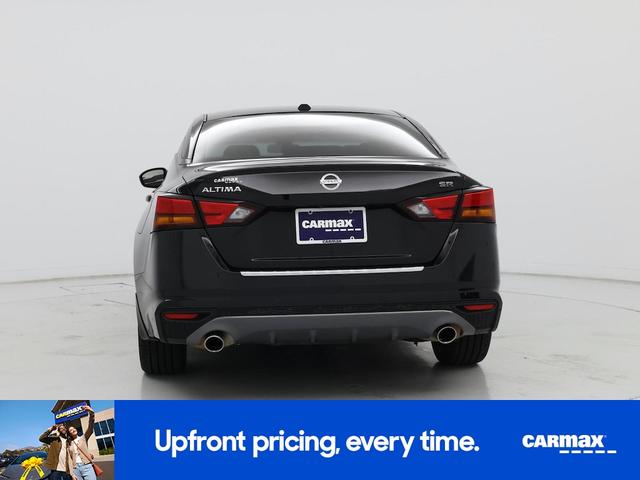 Photo of 2021 Black Nissan Altima