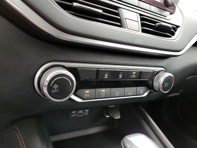 Photo of 2021 Black Nissan Altima