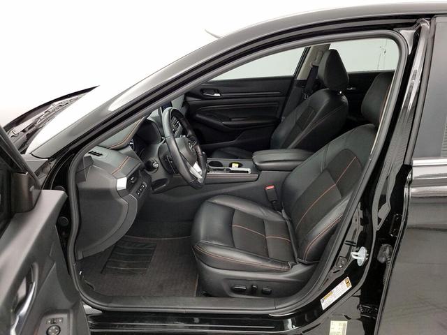 Photo of 2021 Black Nissan Altima