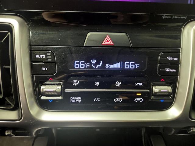Photo of 2022 White Kia Sorento Hybrid