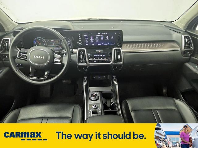 Photo of 2022 White Kia Sorento Hybrid