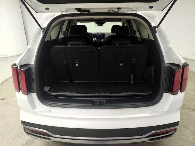 Photo of 2022 White Kia Sorento Hybrid