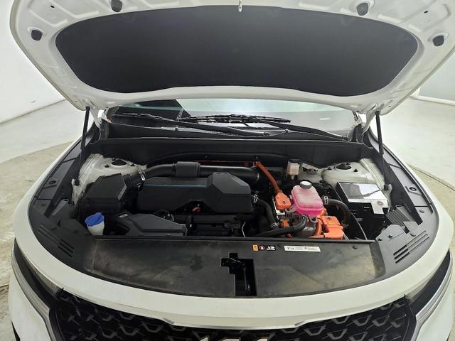 Photo of 2022 White Kia Sorento Hybrid