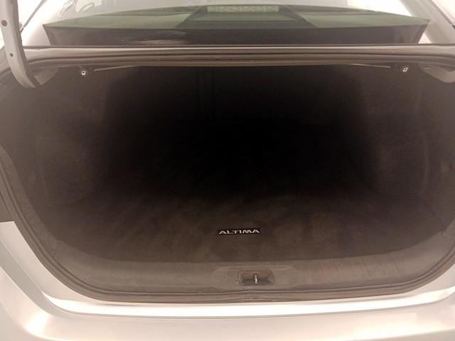Photo of 2020 Silver Nissan Altima