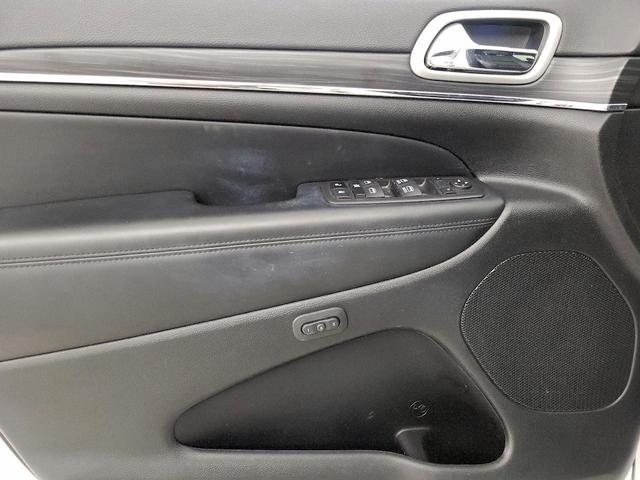 Photo of 2021 White Jeep Grand Cherokee