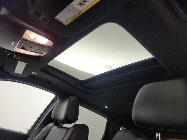 Photo of 2021 White Jeep Grand Cherokee
