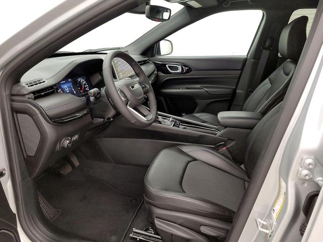 Photo of 2025 Silver Jeep Compass