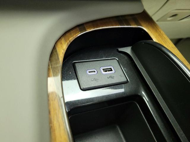 Photo of 2024 White Cadillac Escalade