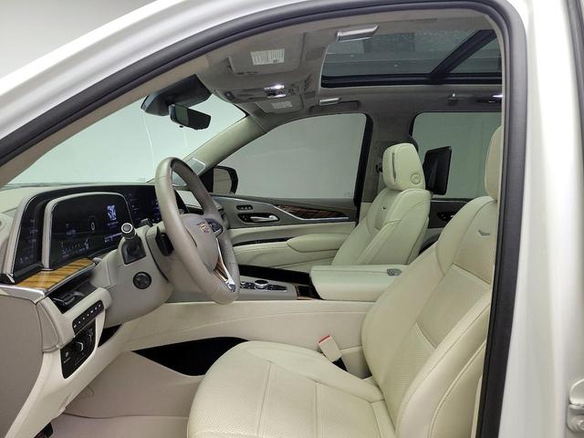 Photo of 2024 White Cadillac Escalade